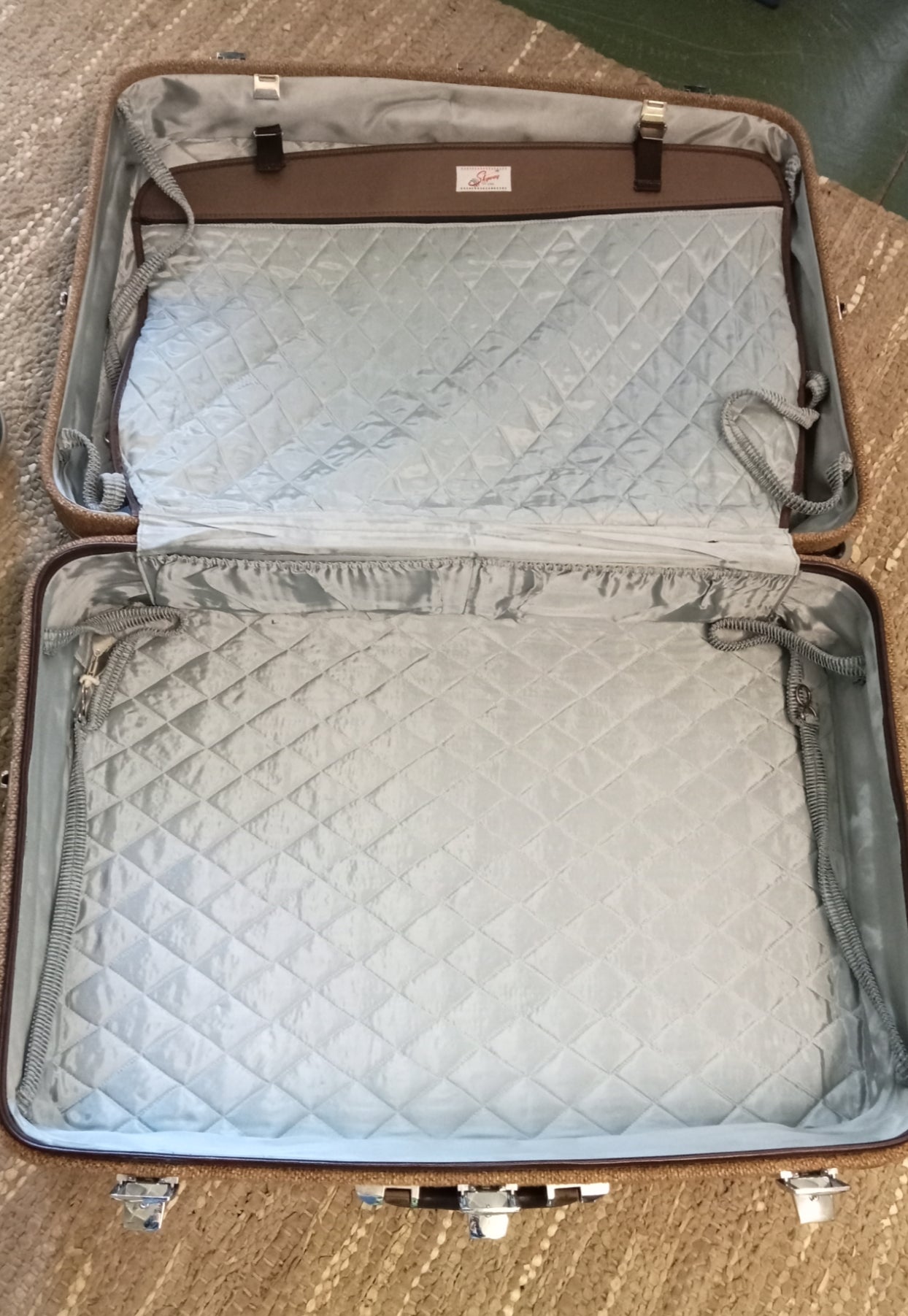 Vintage Suitcase USA Skyway
