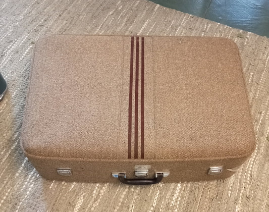 Vintage suitcase USA Skyway