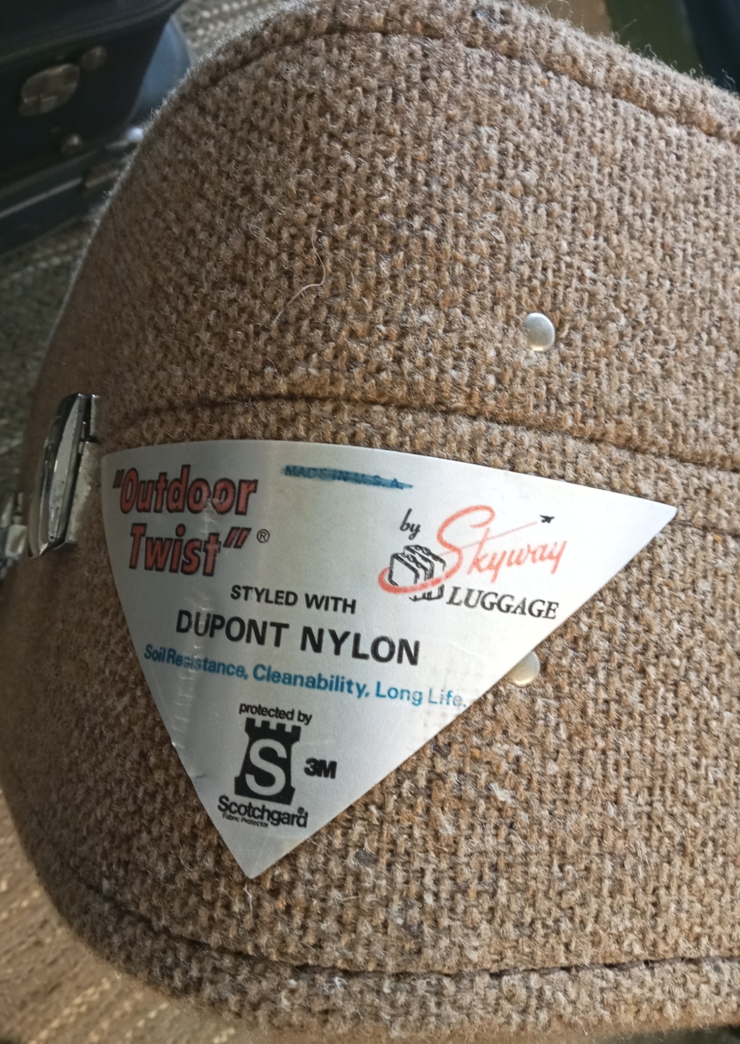 Vintage Suitcase USA Skyway