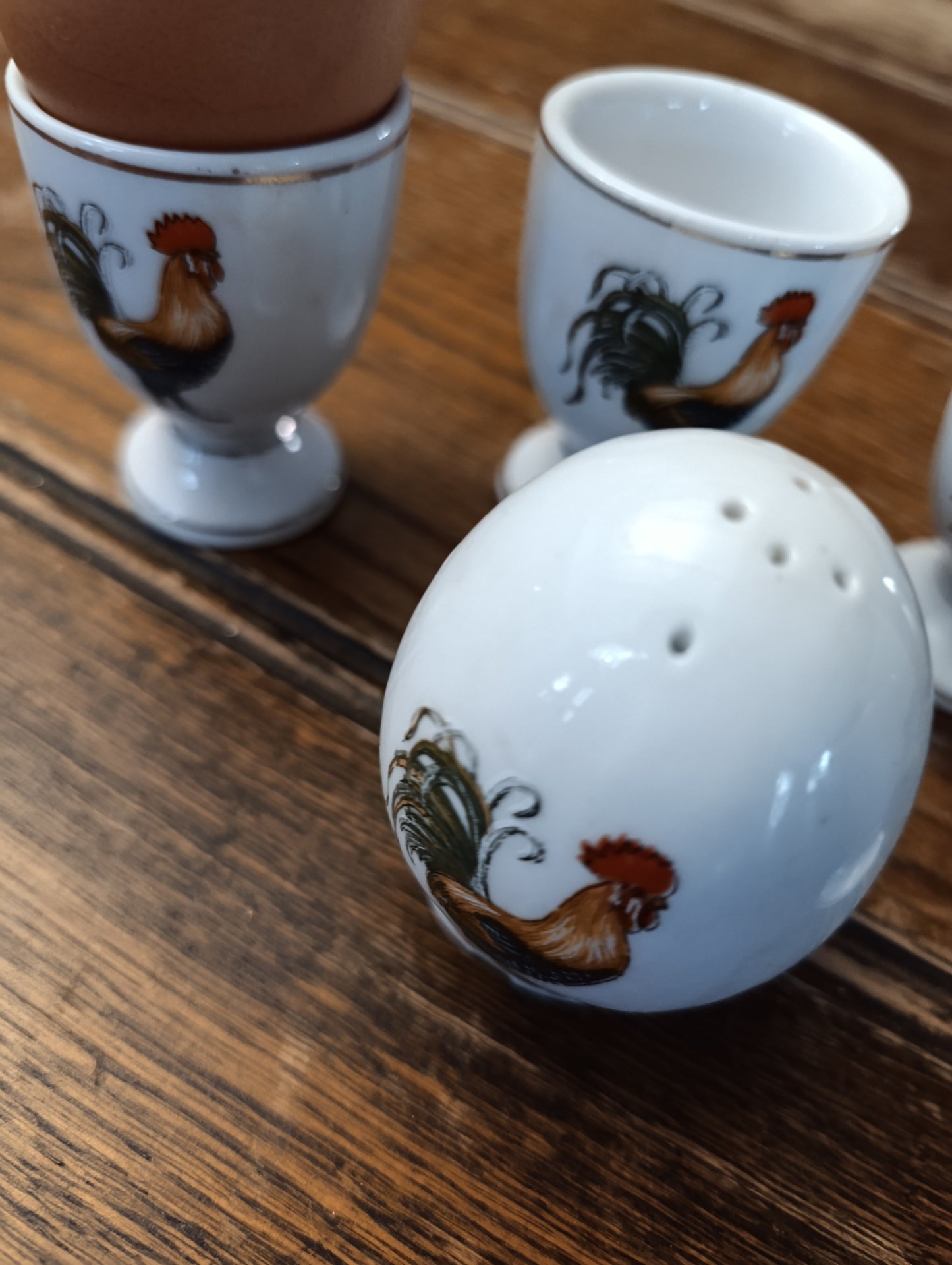 egg cups & salt cellar set