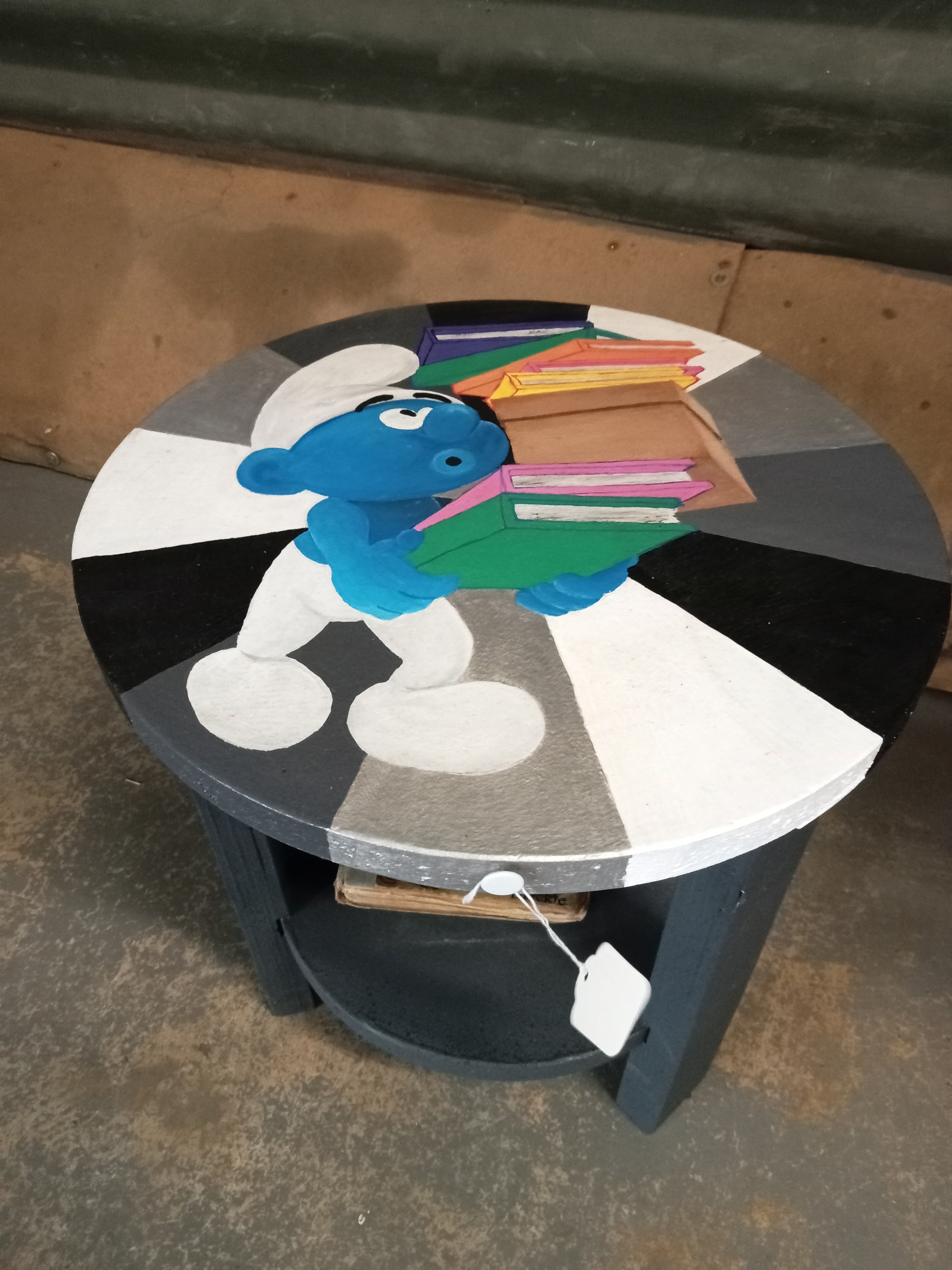 Customised little Smurf side table – Red&Worn